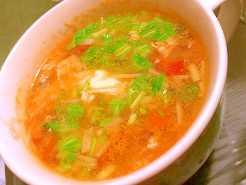 牡蠣キムチのヤンニョム風タレで卵白と野菜のスープ